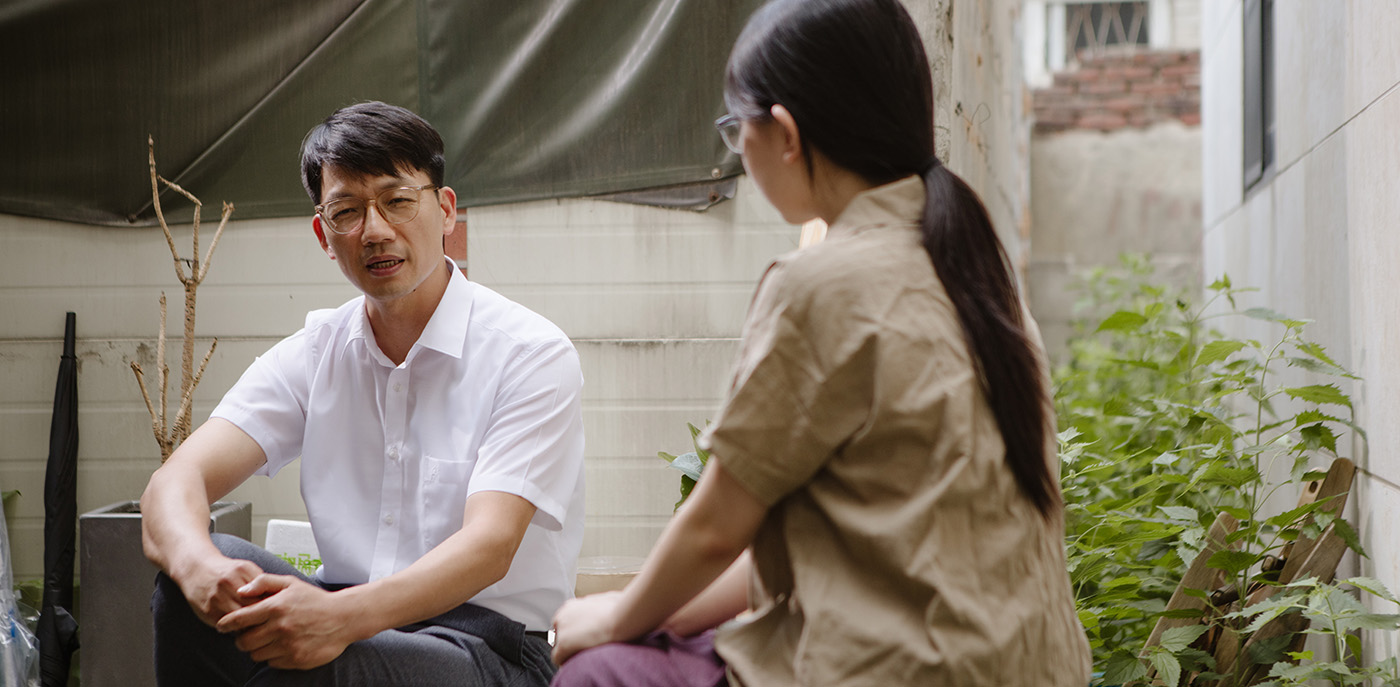 A North Korean meets with an Open Doors partner outside of the country